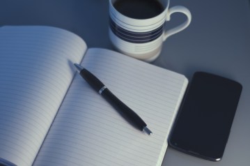 in-the-workplace-582926_1920